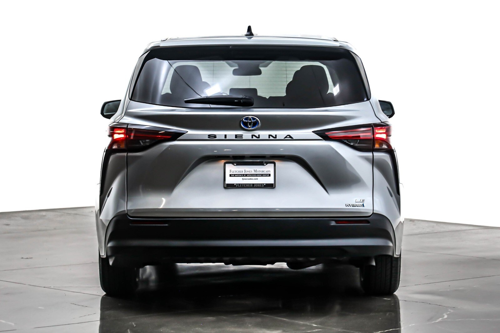 2021 Toyota Sienna LE photo 3