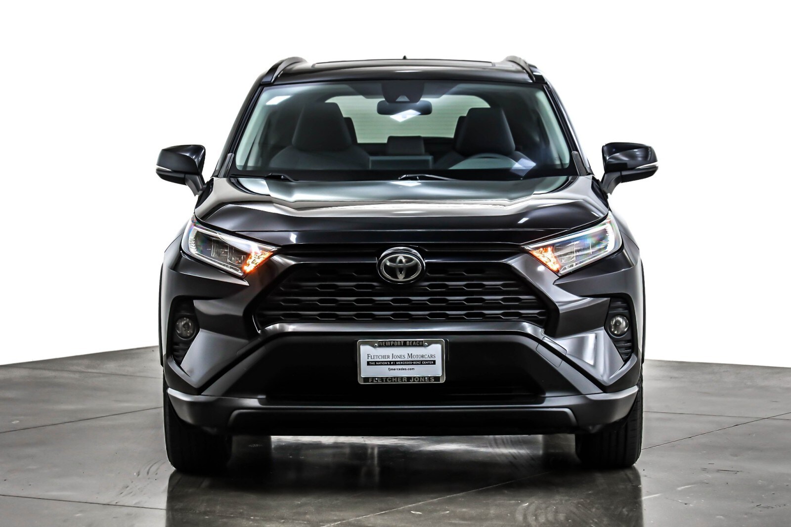 2019 Toyota RAV4 XLE photo 2