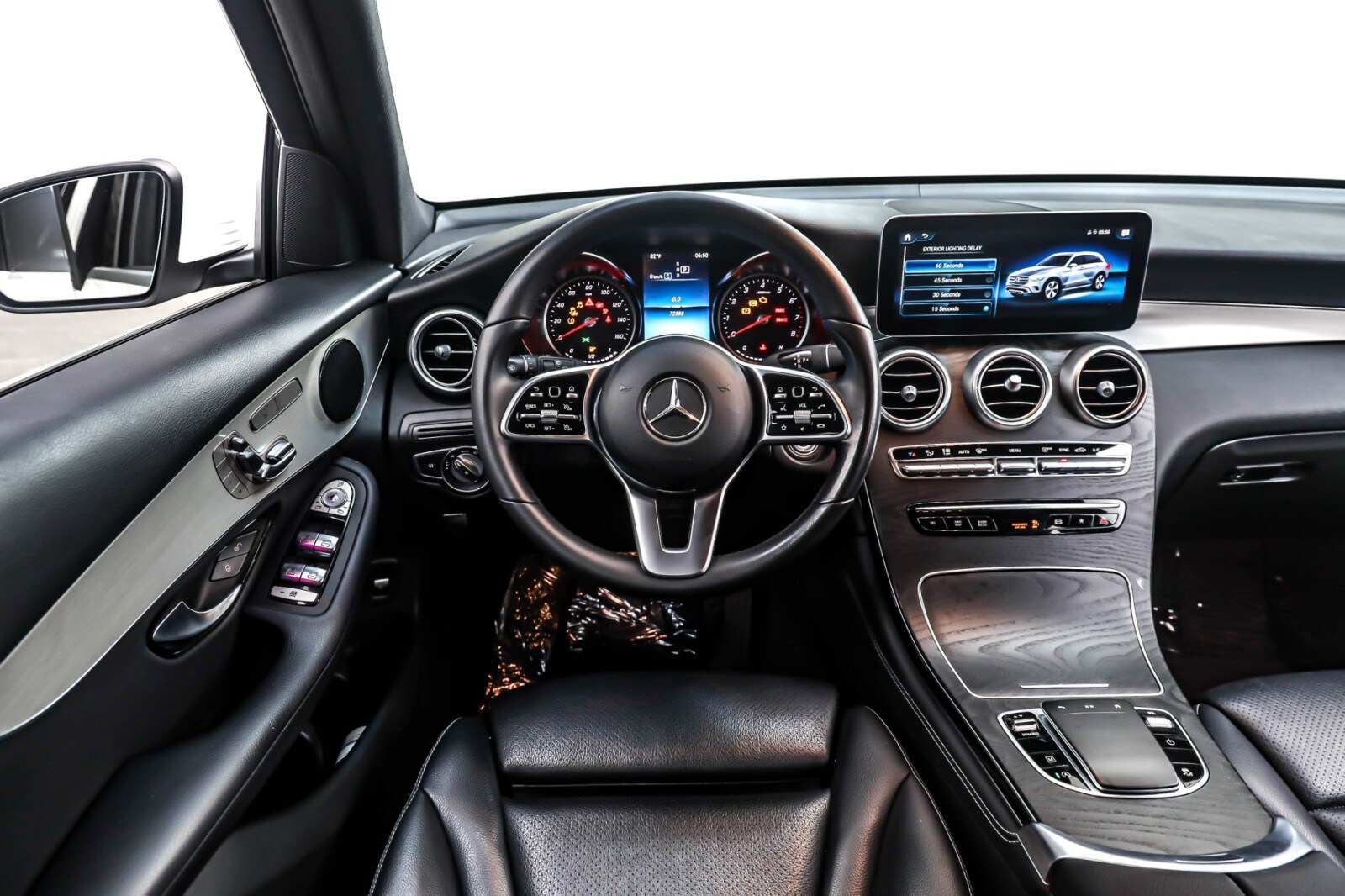 2020 Mercedes Benz GLC 300 photo 3