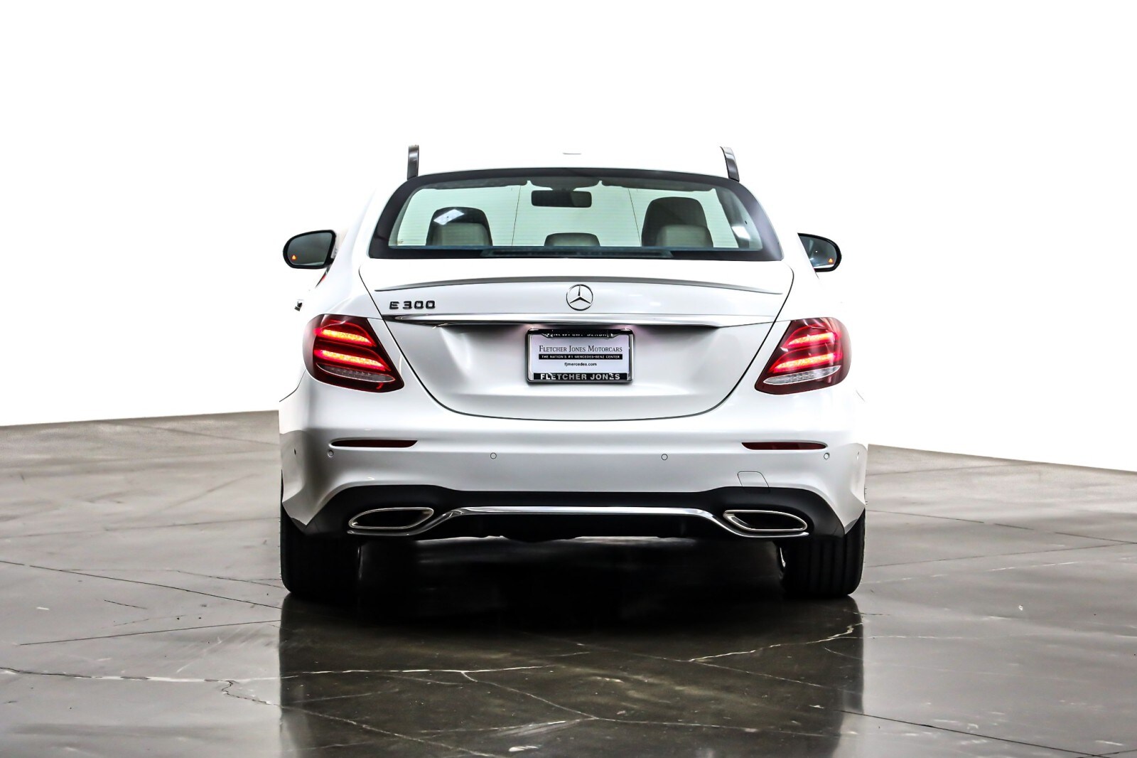 2018 Mercedes Benz E 300 Sedan photo 3