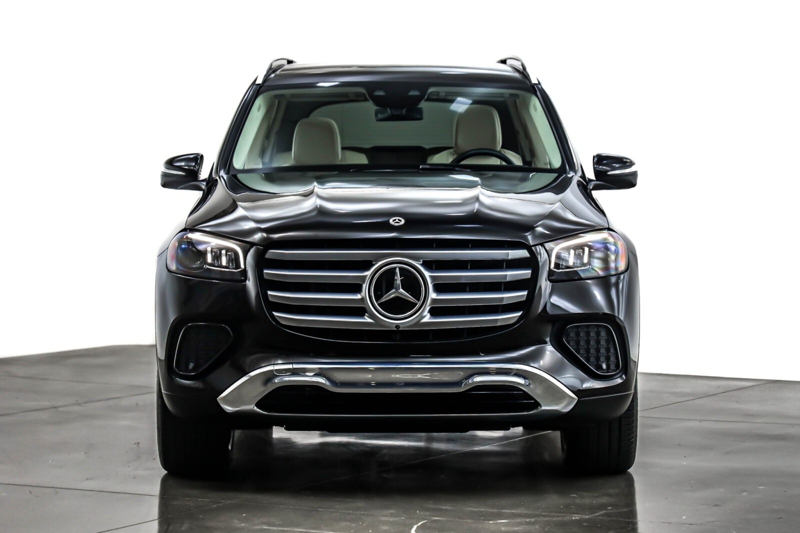 2024 Mercedes Benz GLS 450 4MATIC photo 2