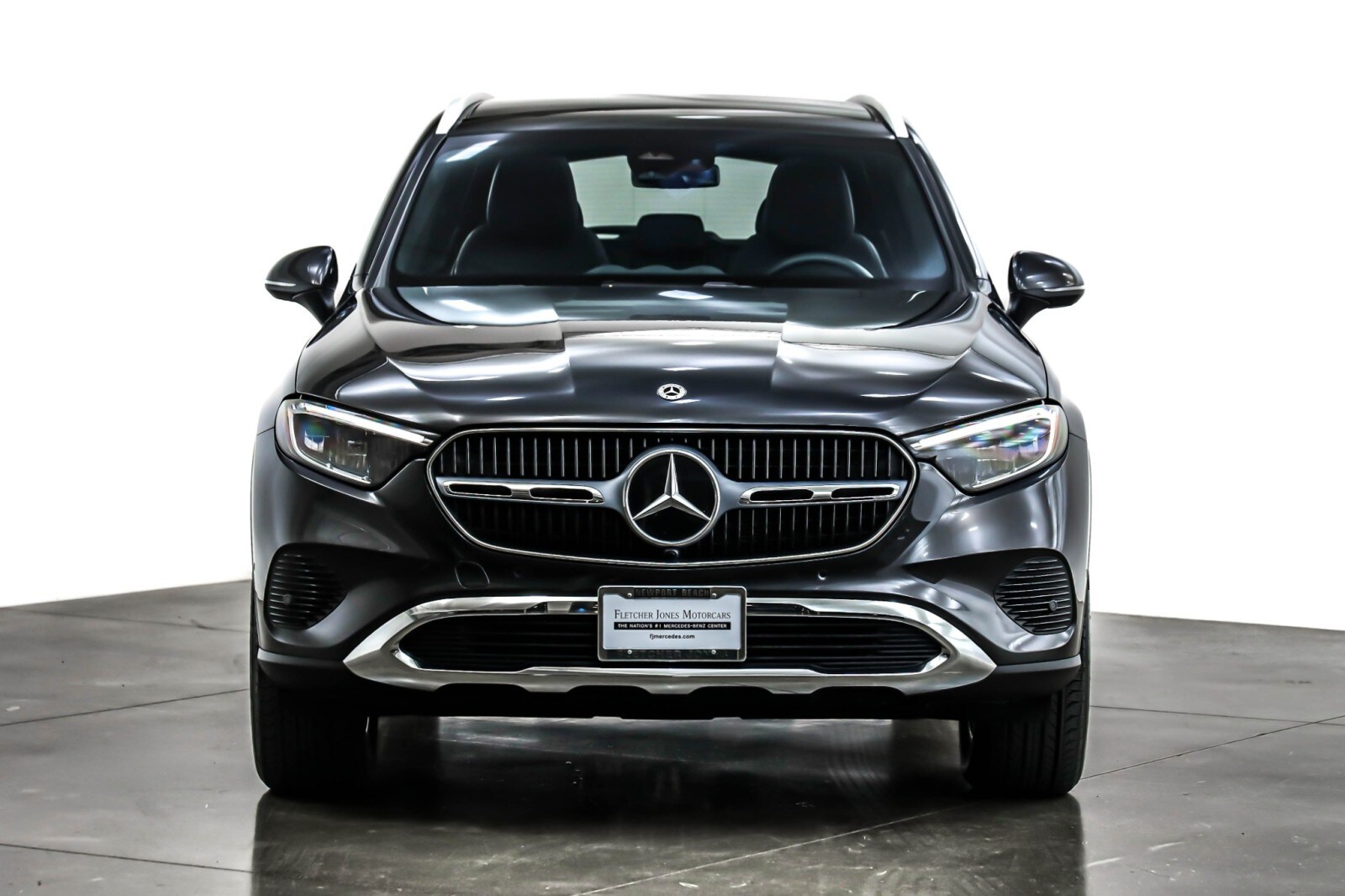 2025 Mercedes Benz GLC 300 photo 2
