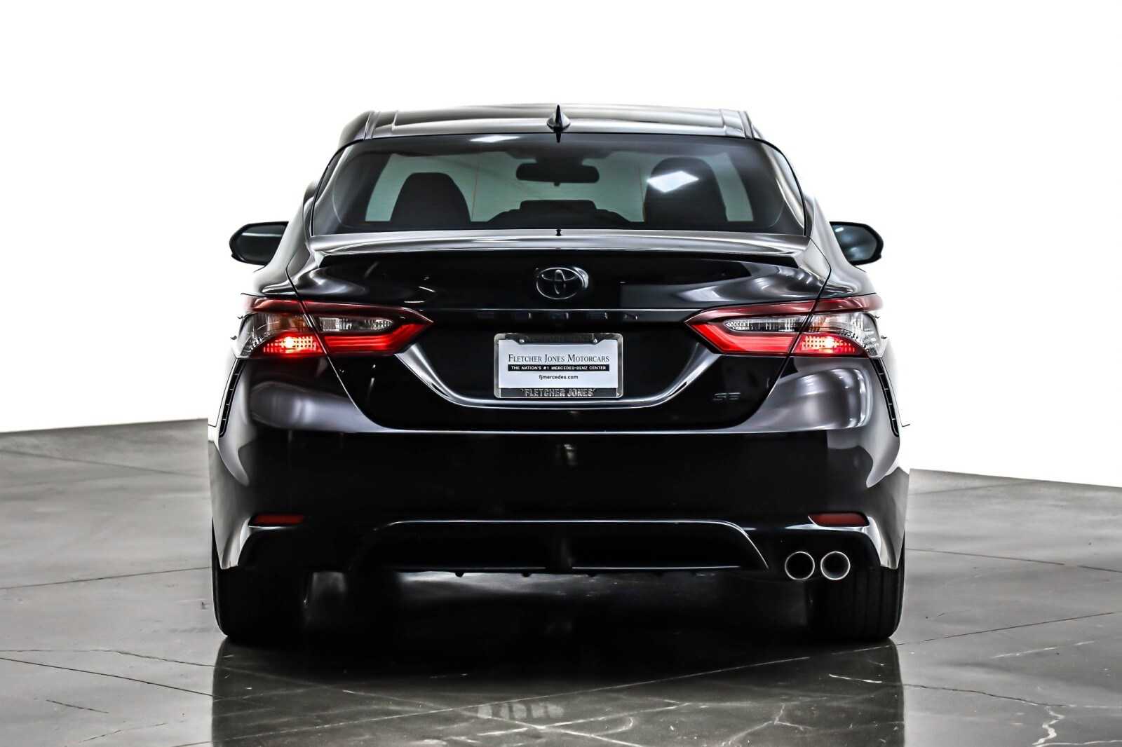 2021 Toyota Camry SE photo 3