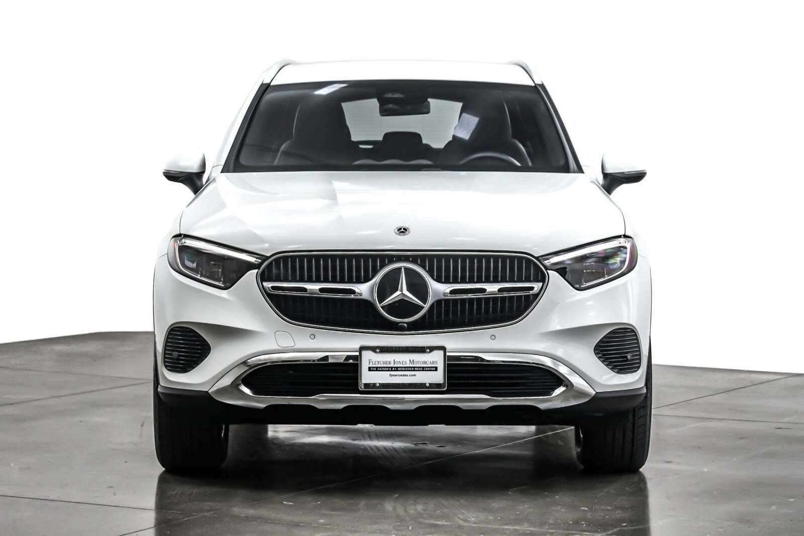 2025 Mercedes Benz GLC 300 photo 2