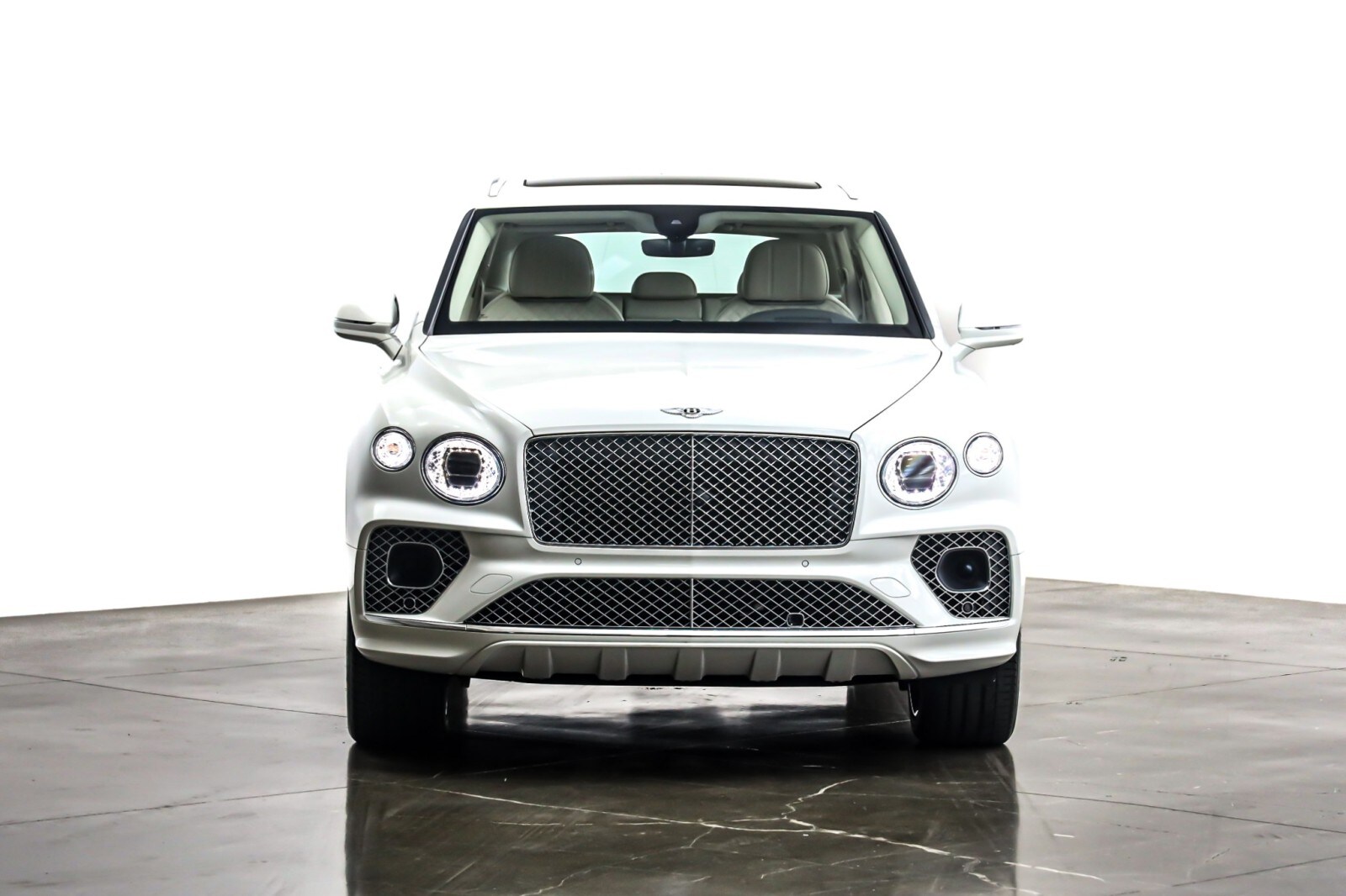 2022 Bentley Bentayga V8 photo 2