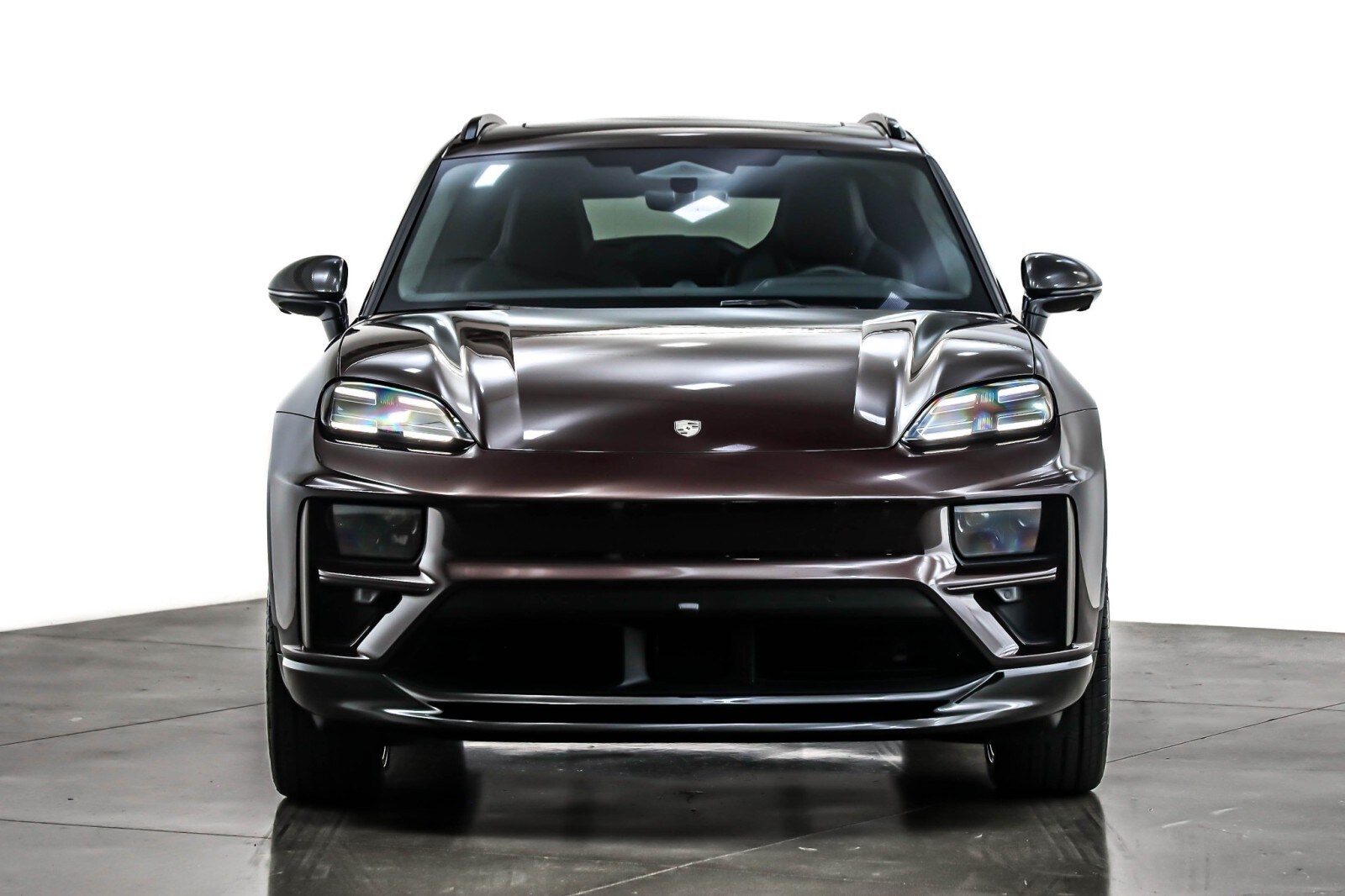 2024 Porsche Macan Electric Turbo photo 2