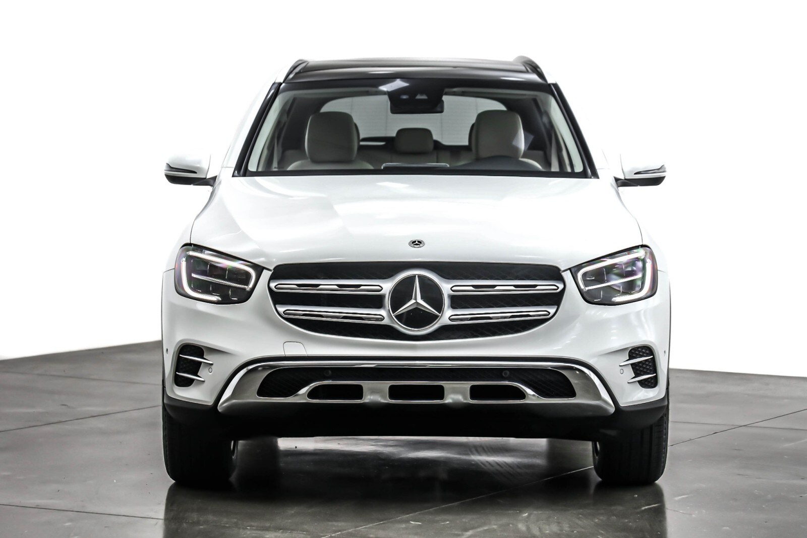 2022 Mercedes Benz GLC 300 photo 2