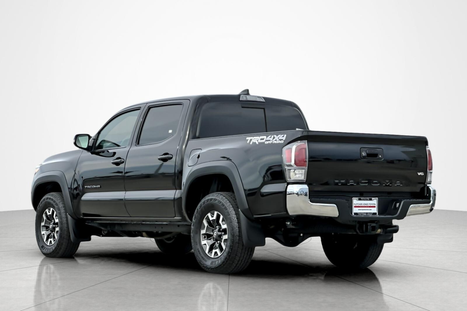 2023 Toyota Tacoma TRD photo 3