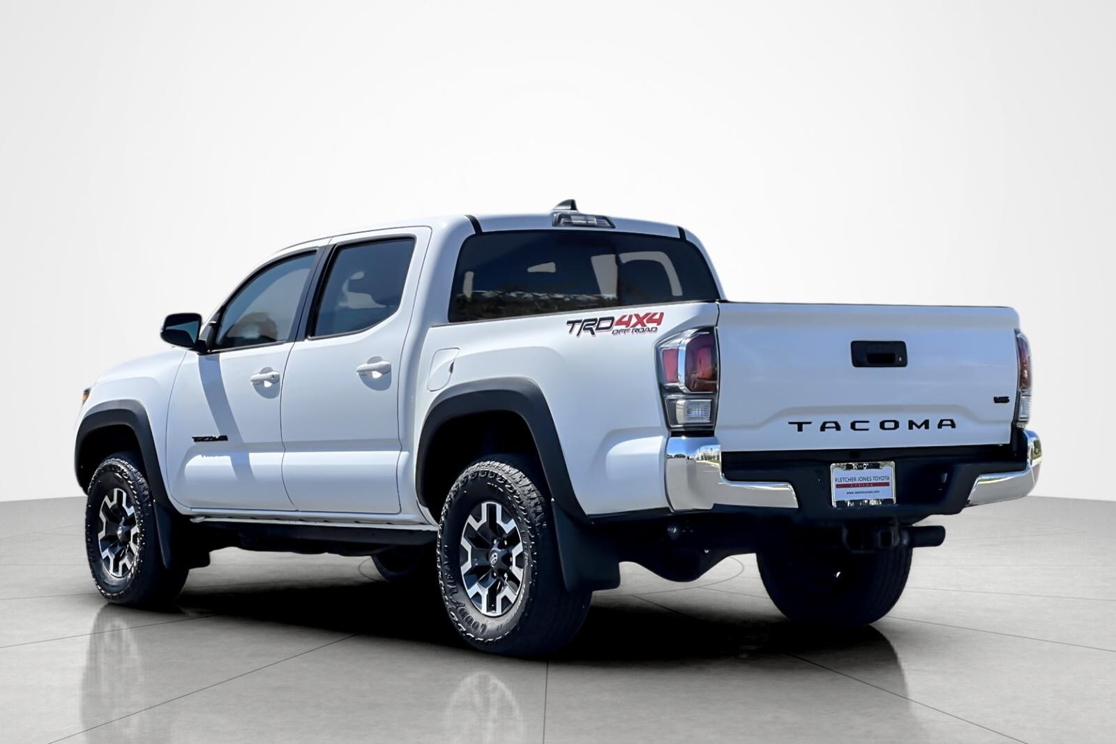 2023 Toyota Tacoma TRD photo 3