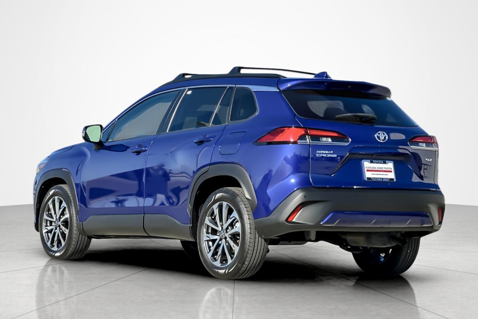2023 Toyota Corolla Cross XLE photo 3