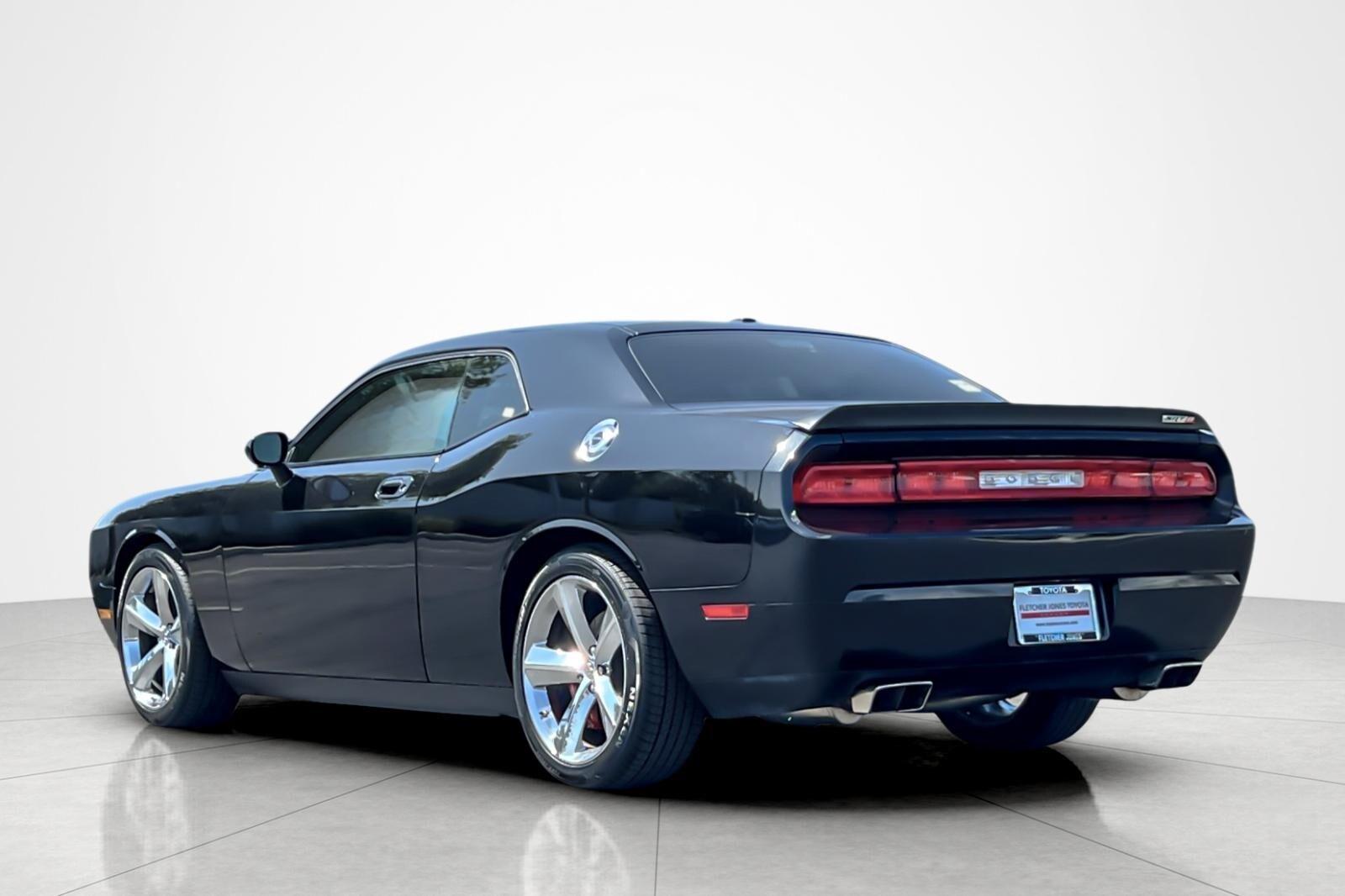 2010 Dodge Challenger SRT8 photo 2