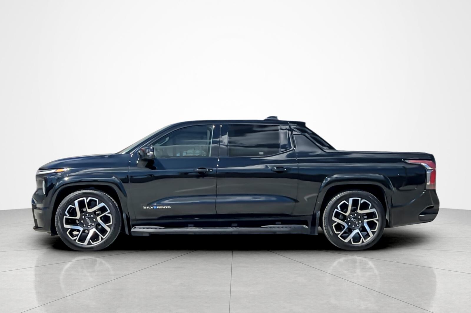 2024 Chevrolet Silverado EV RST photo 2