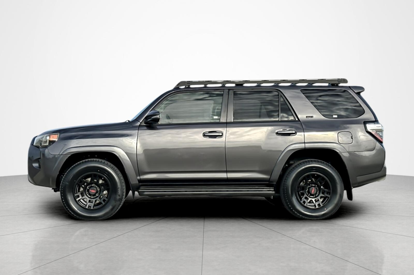 2017 Toyota 4Runner SR5 Premium photo 2