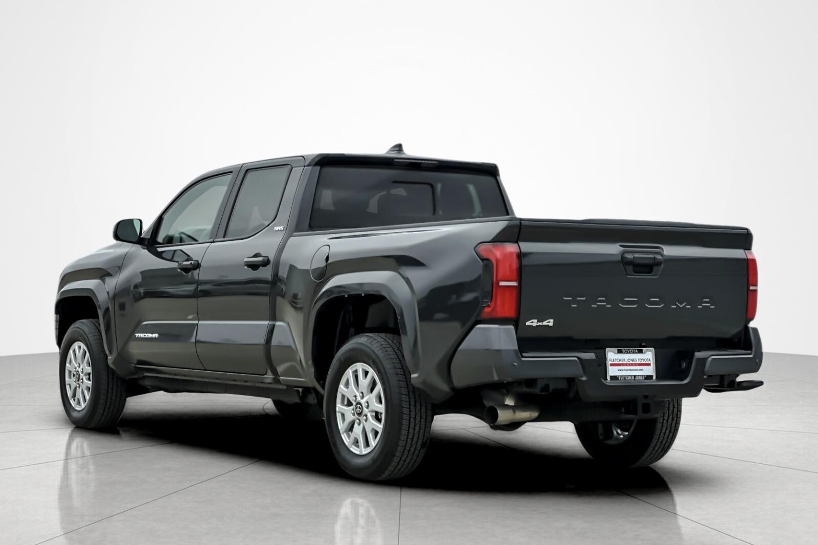 2025 Toyota Tacoma SR5 photo 3