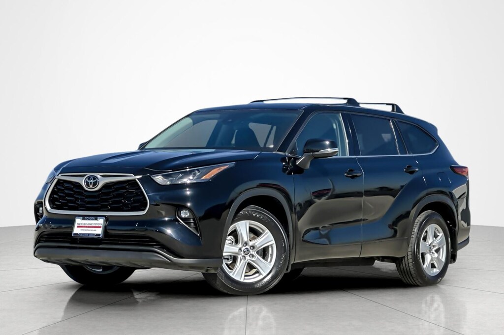 Used 2022 Toyota Highlander LE SUV