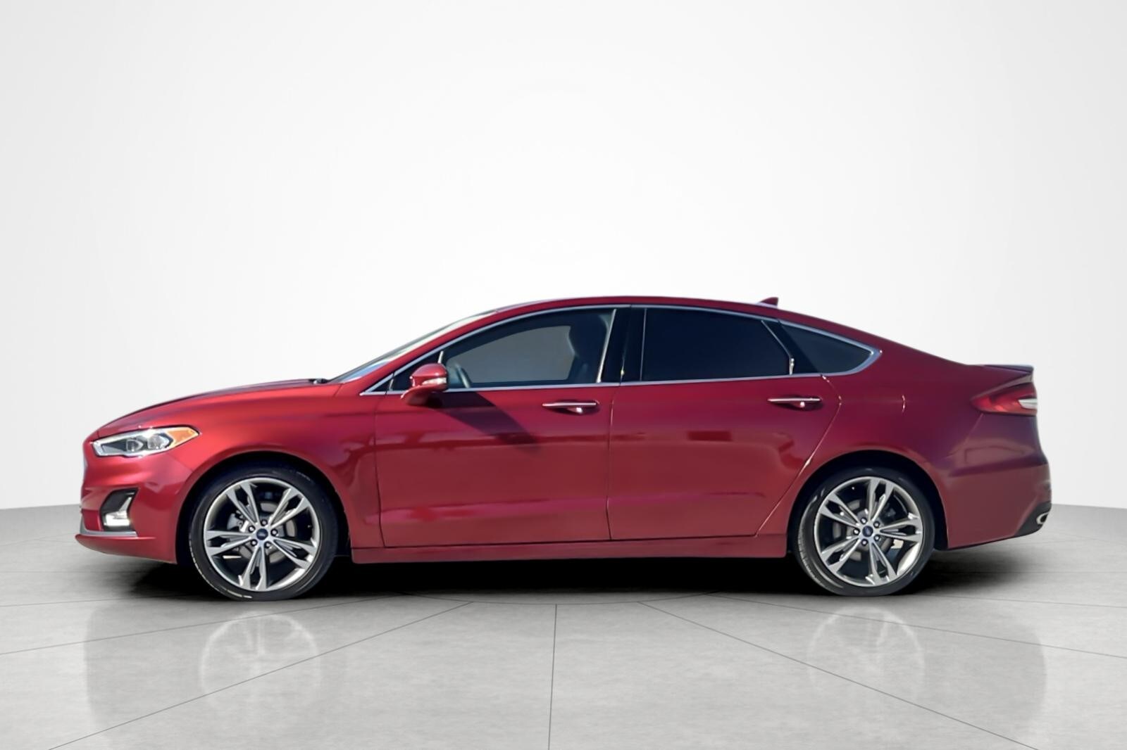 2019 Ford Fusion Titanium photo 2