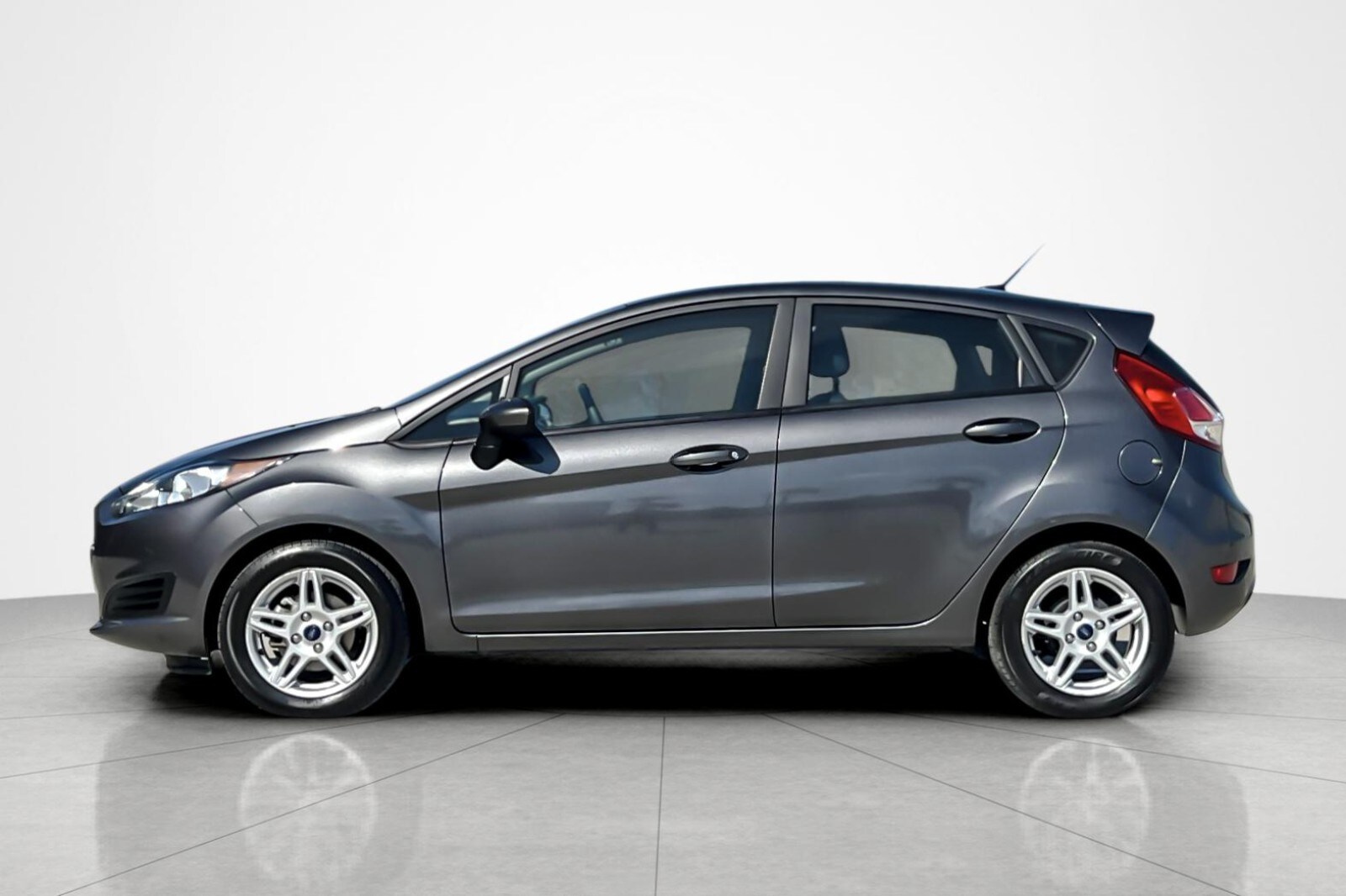 2018 Ford Fiesta SE photo 2