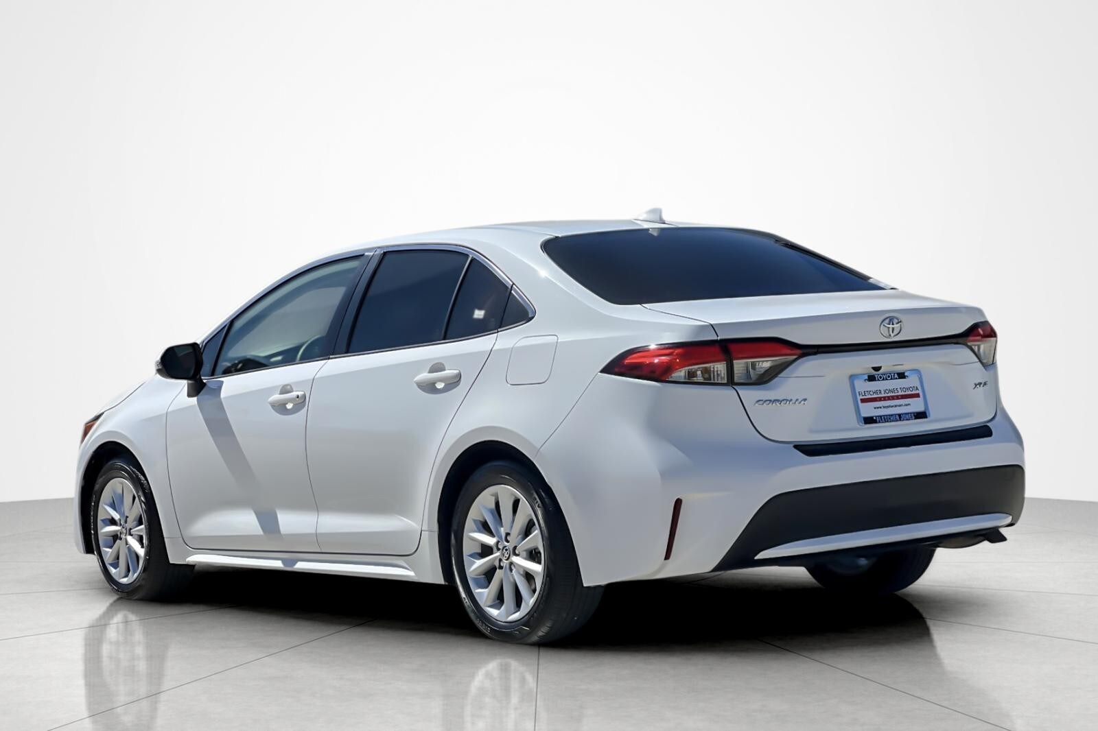 2022 Toyota Corolla XLE photo 3