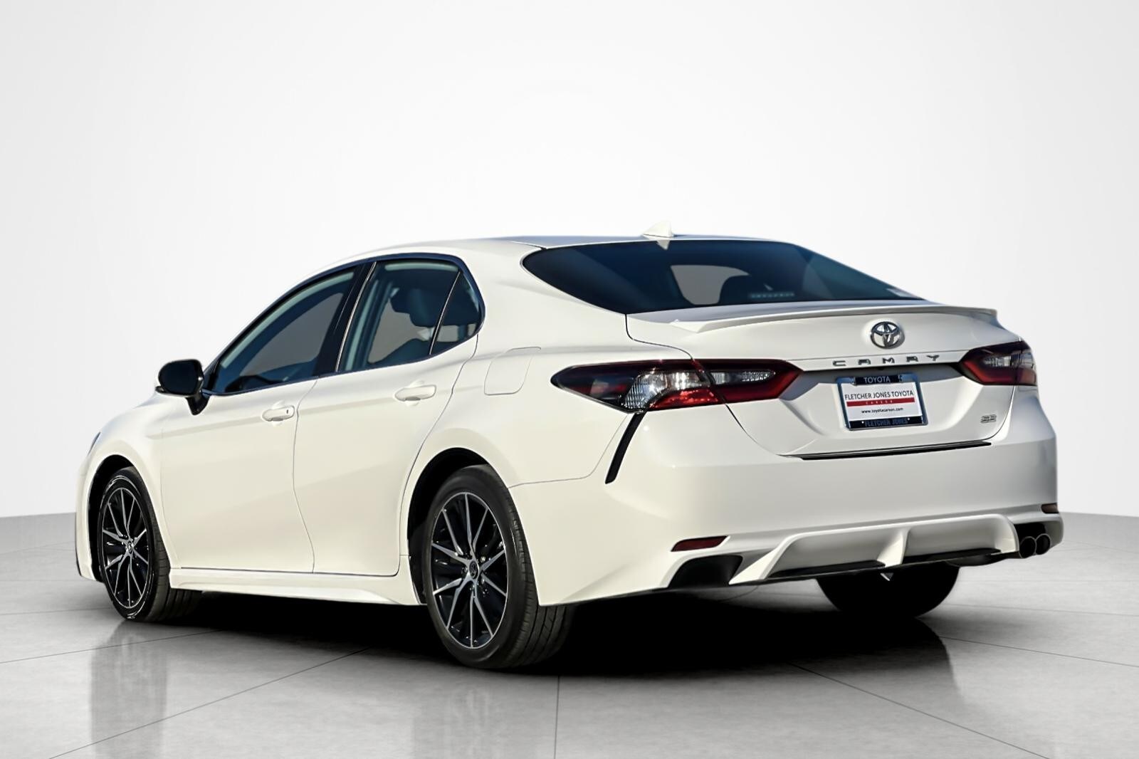 2023 Toyota Camry SE photo 3