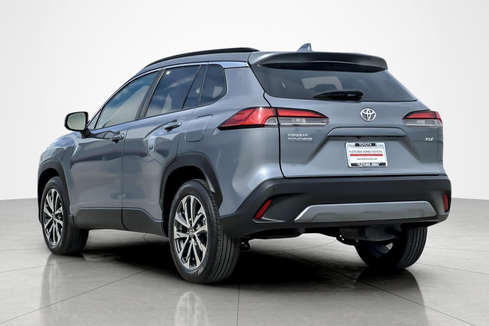 2023 Toyota Corolla Cross XLE photo 3