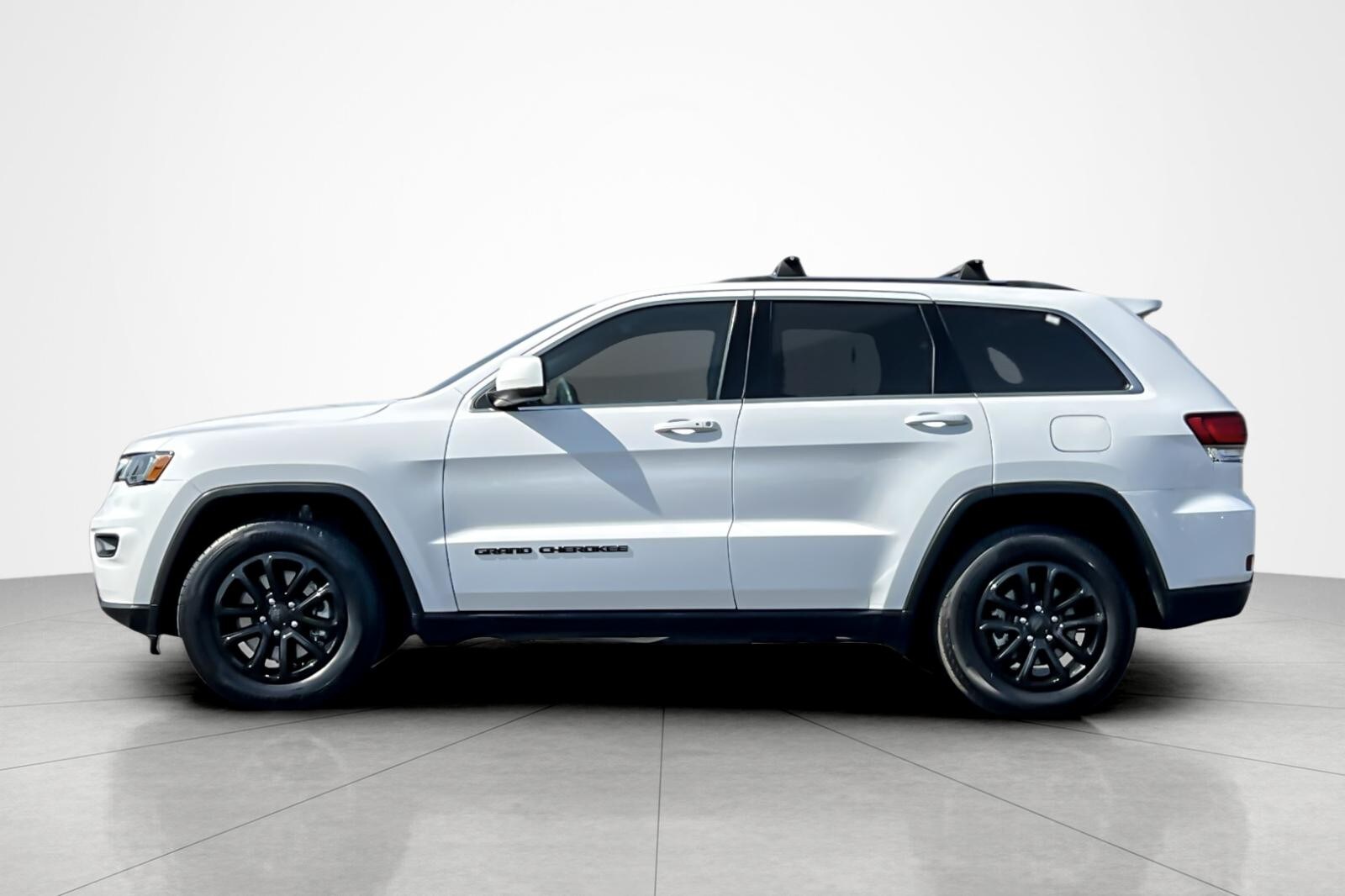 2021 Jeep Grand Cherokee Laredo E photo 2