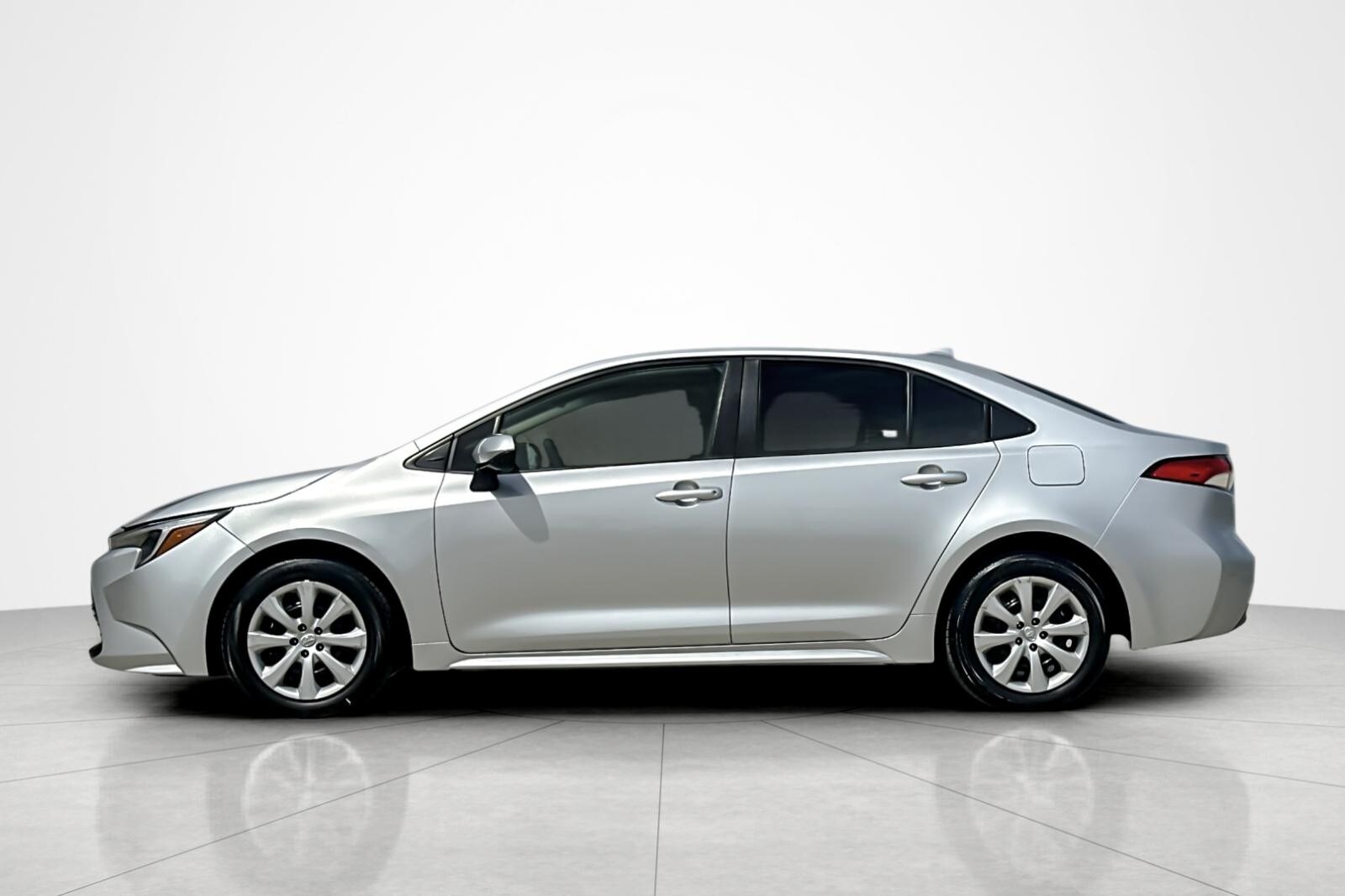 2023 Toyota Corolla Hybrid LE photo 2