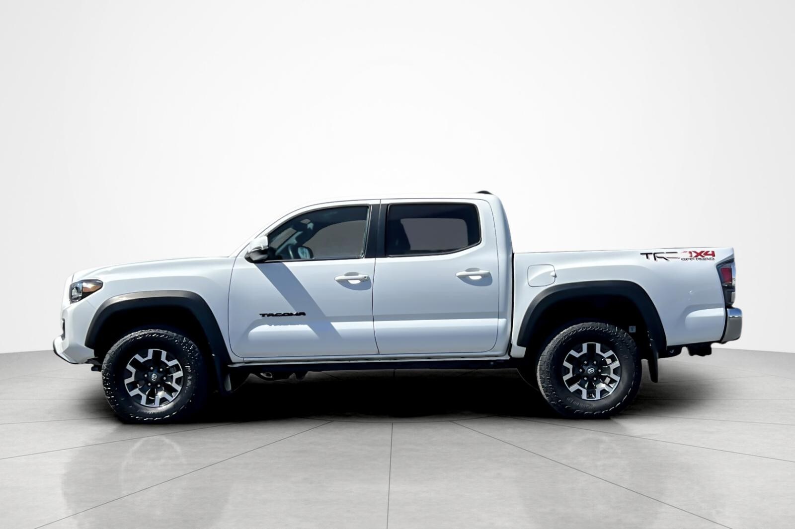 2023 Toyota Tacoma TRD photo 2