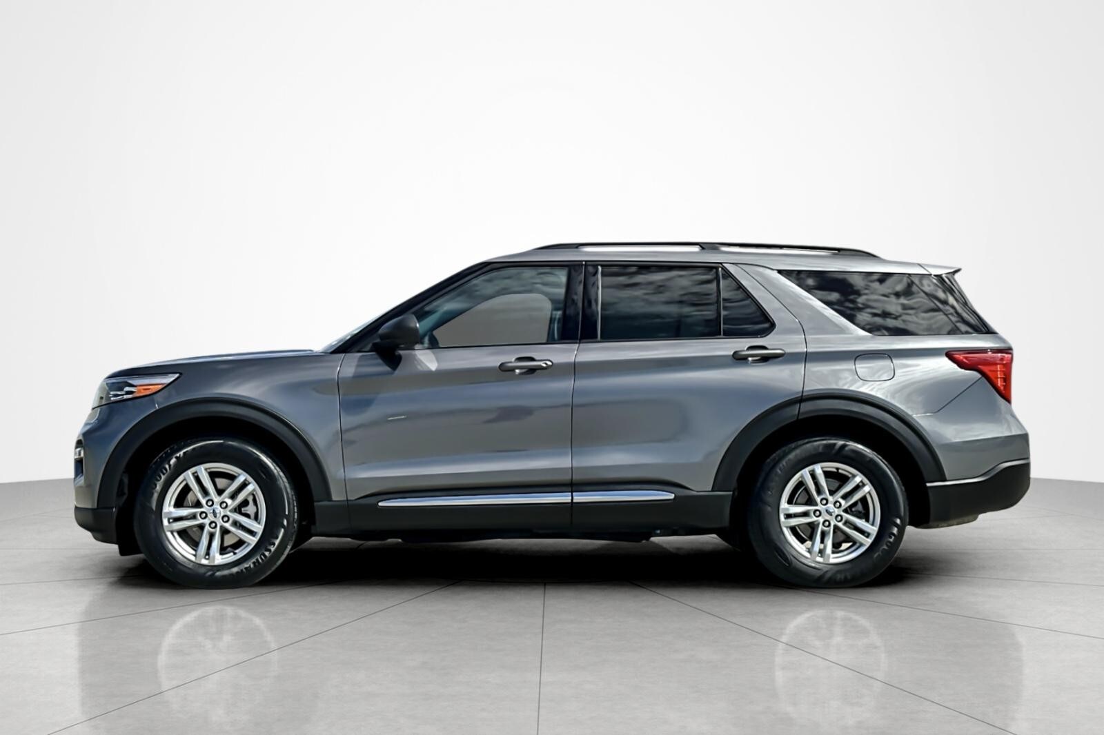 2022 Ford Explorer XLT photo 2
