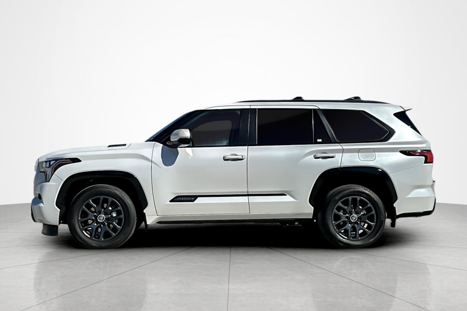 2024 Toyota Sequoia Platinum photo 2