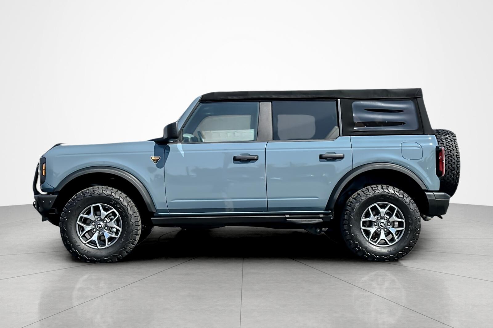 2022 Ford Bronco Badlands photo 2