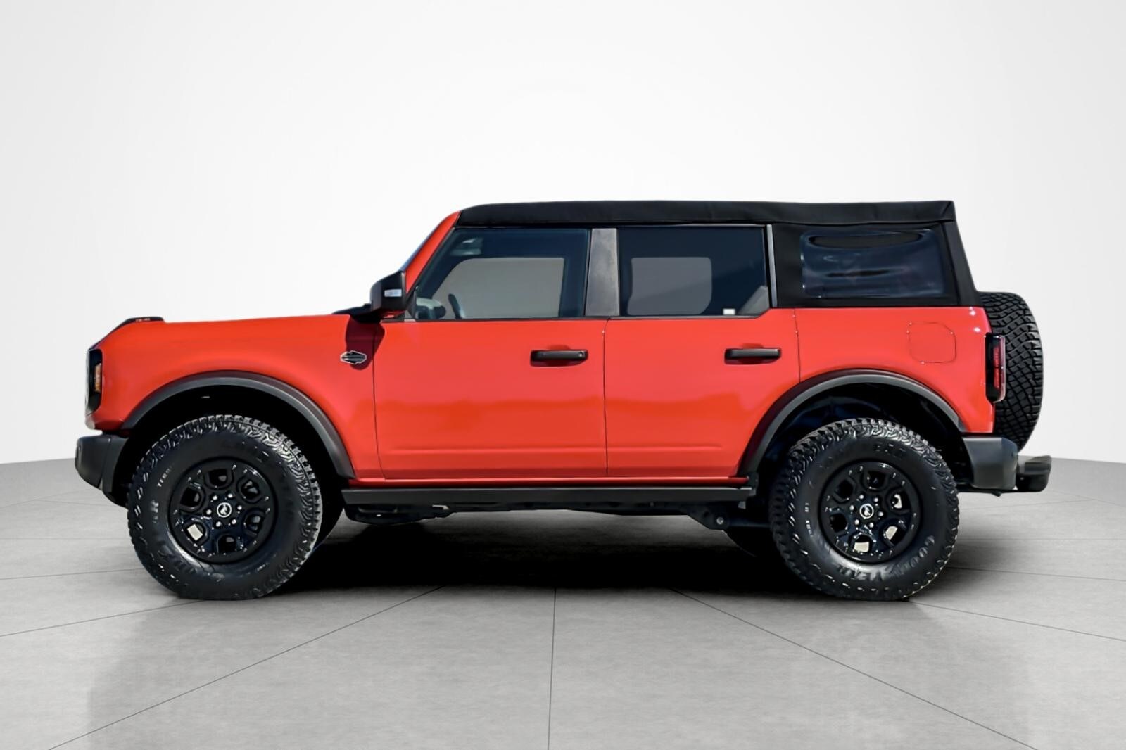 2023 Ford Bronco Wildtrak photo 2