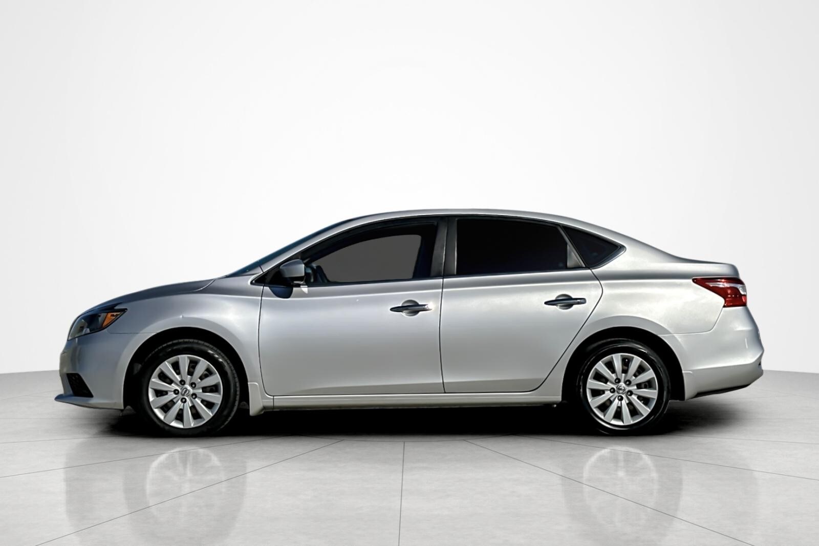 2016 Nissan Sentra S photo 2