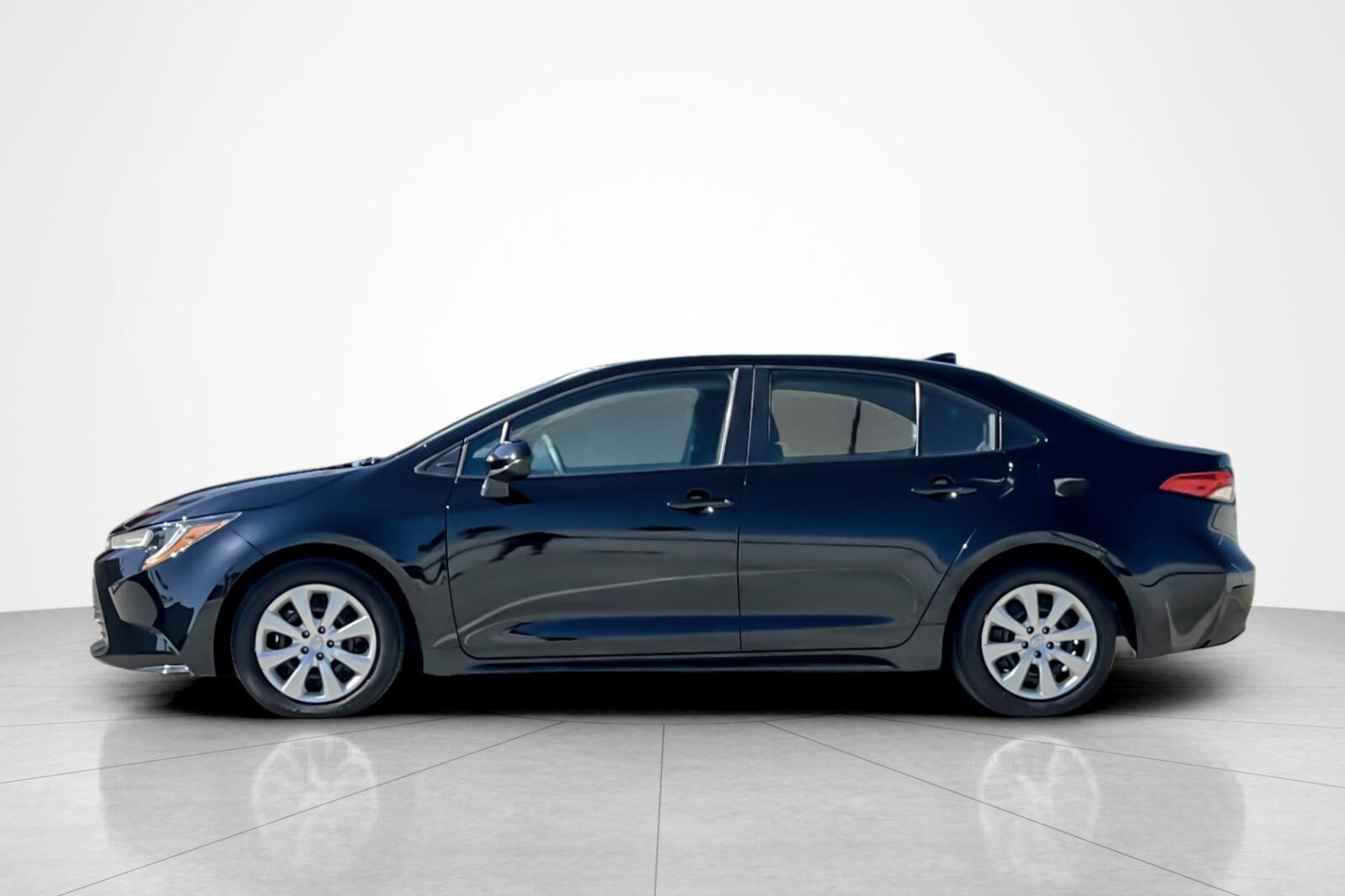 2024 Toyota Corolla LE photo 2