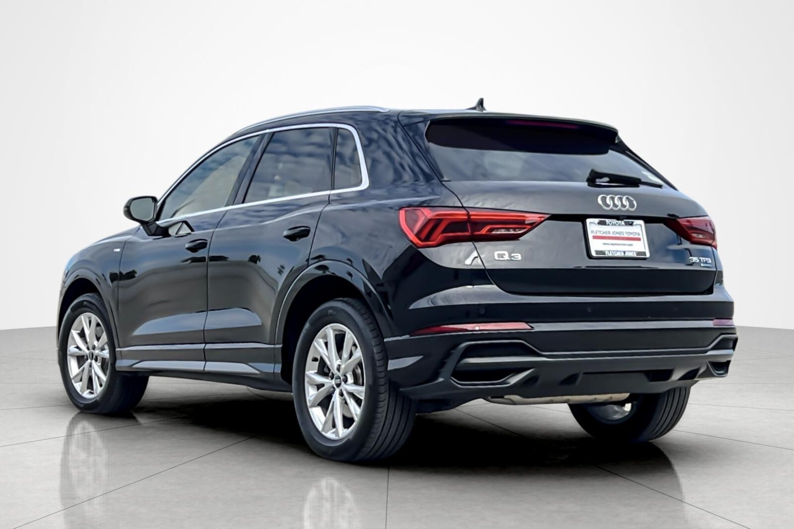 2022 Audi Q3 S line Premium photo 3