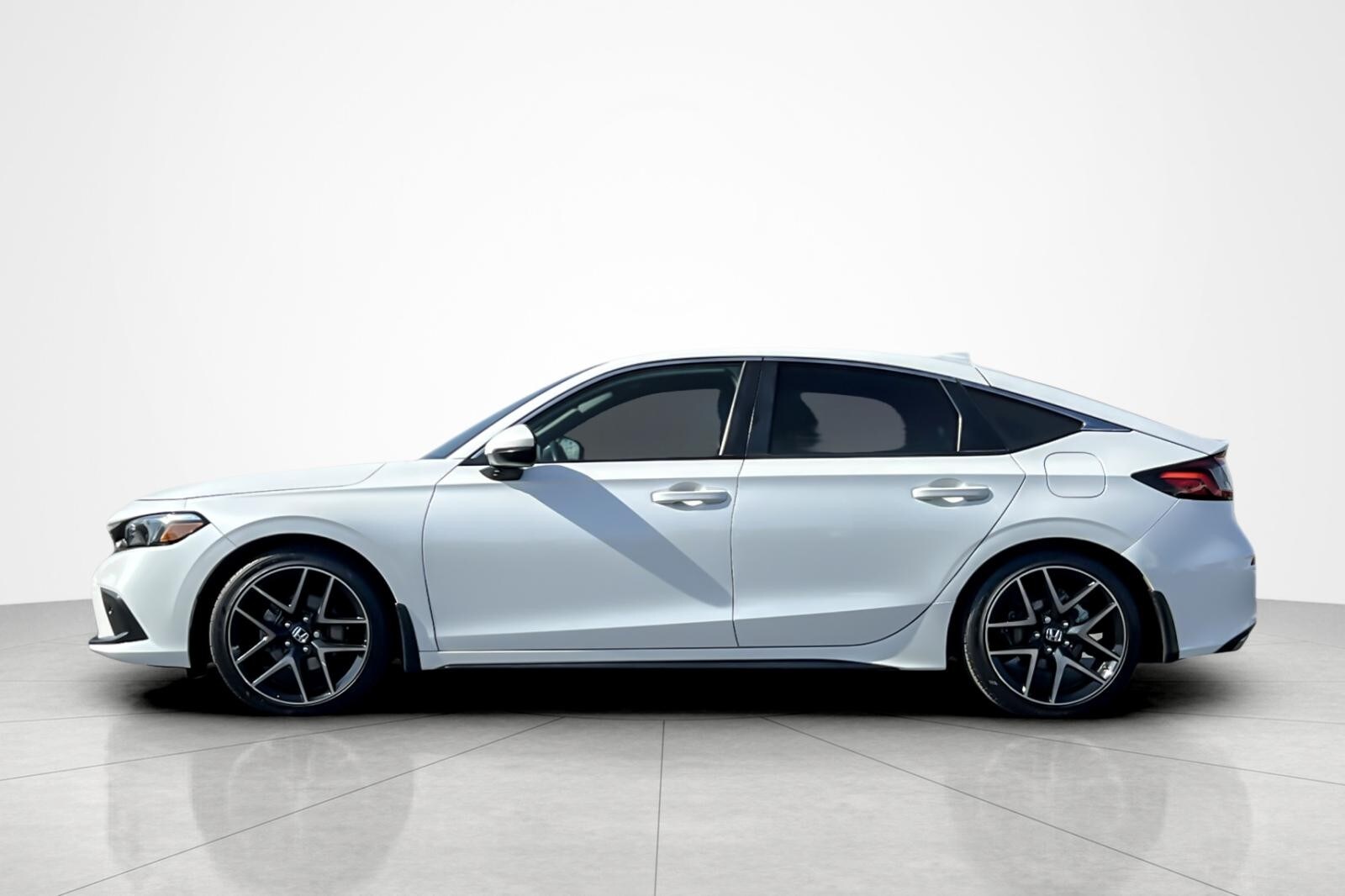 2022 Honda Civic Hatchback Sport Touring photo 2