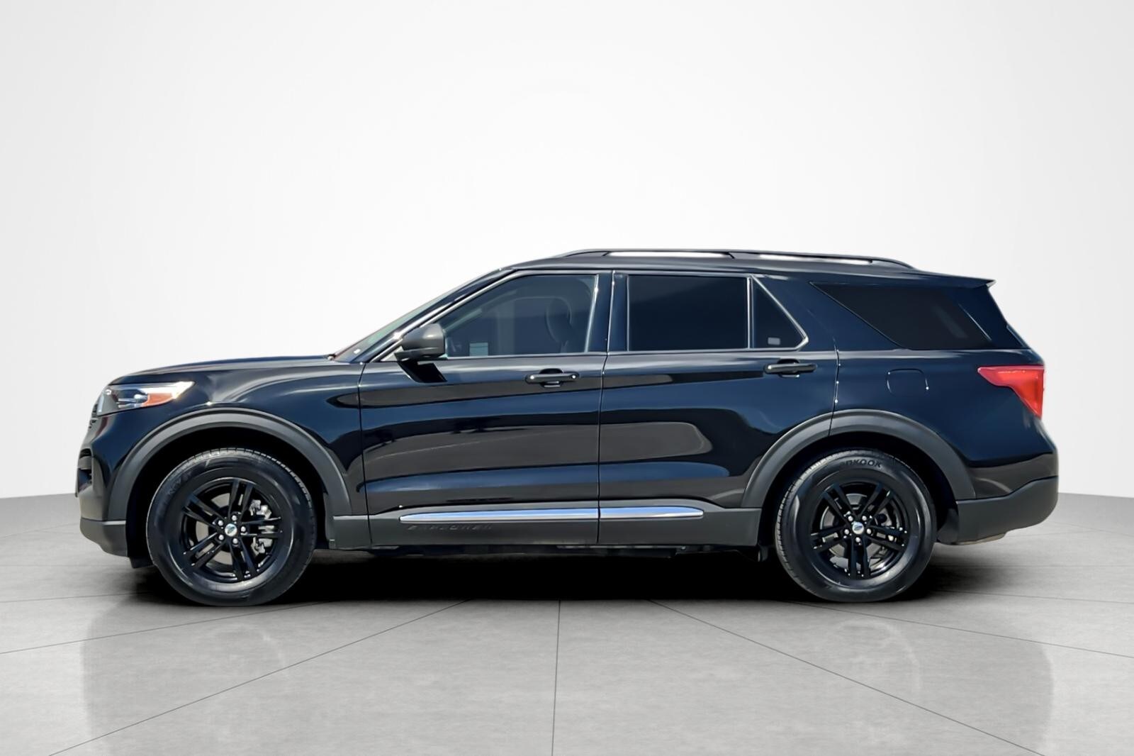 2022 Ford Explorer XLT photo 2