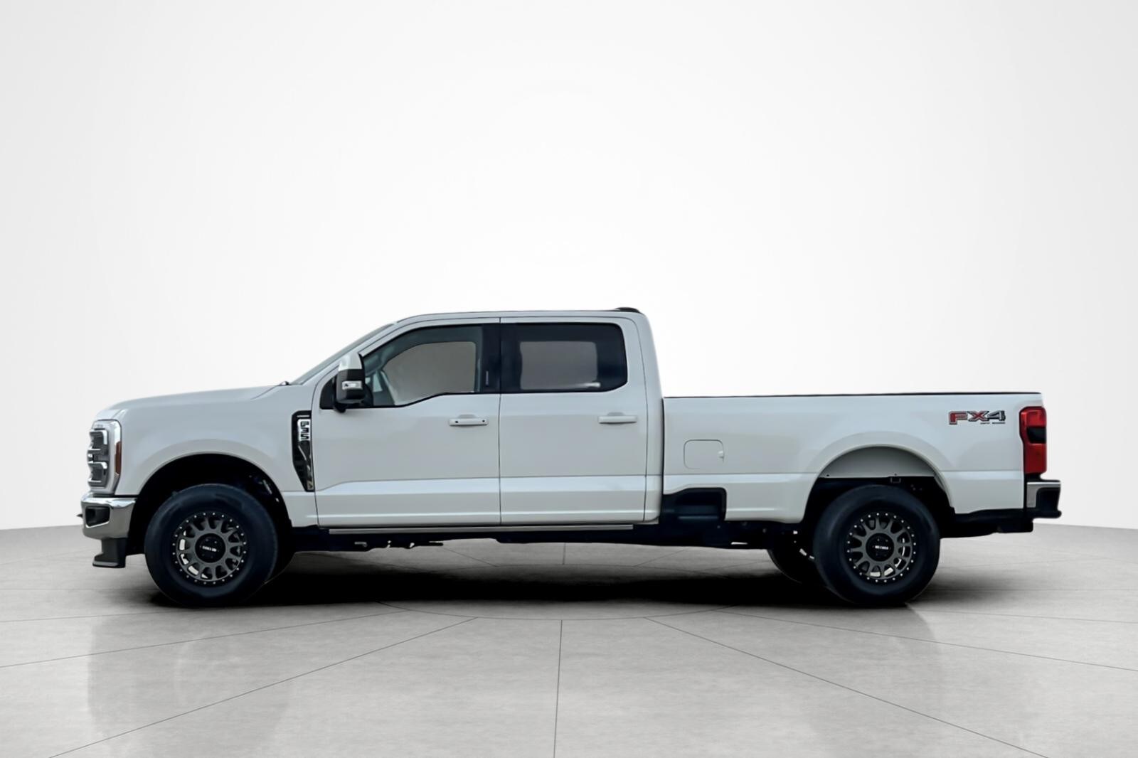 2023 Ford F-350 Lariat photo 2