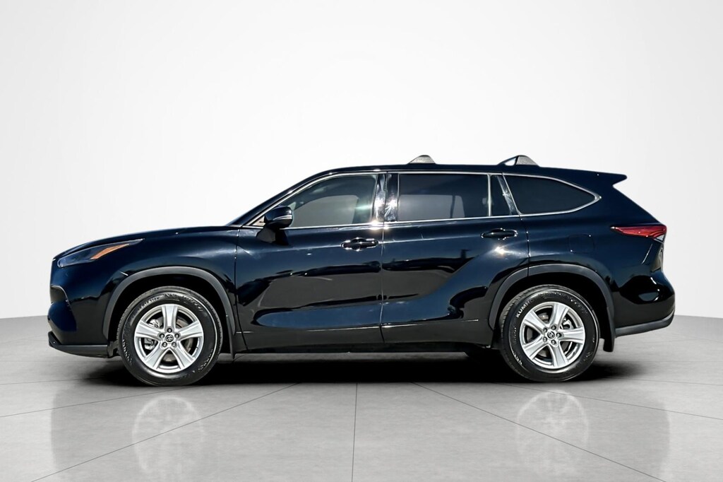 Used 2022 Toyota Highlander LE SUV
