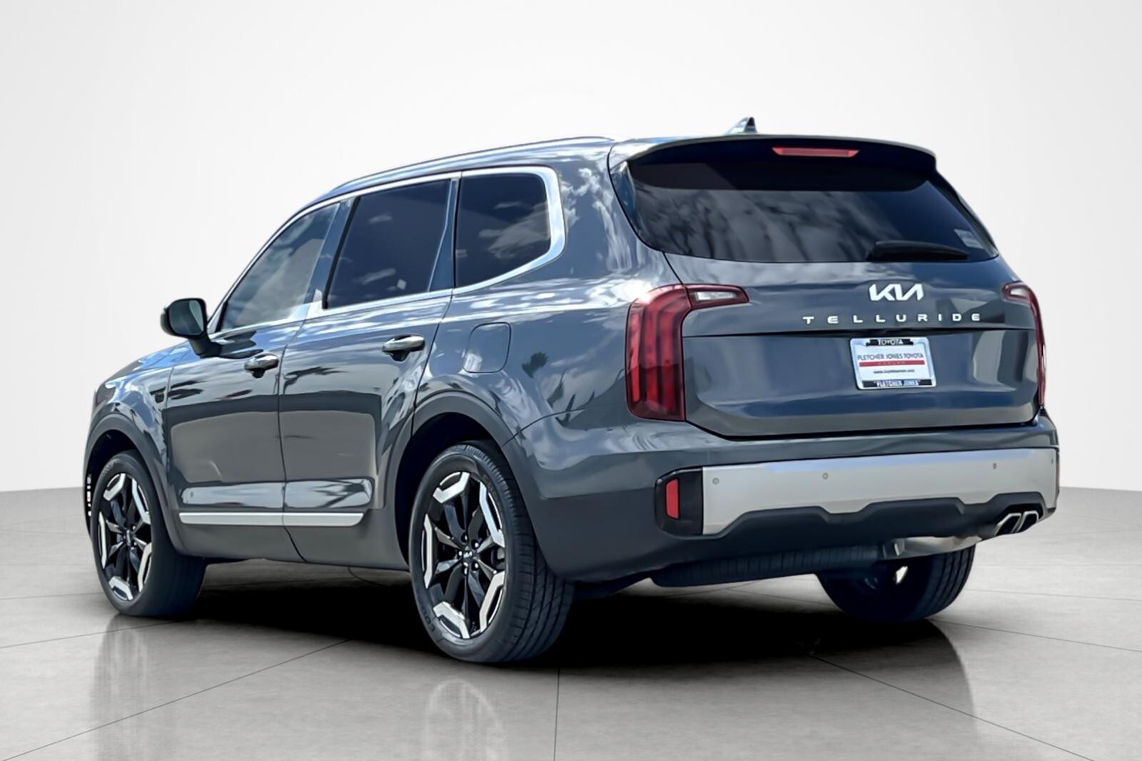 2023 Kia Telluride S photo 3