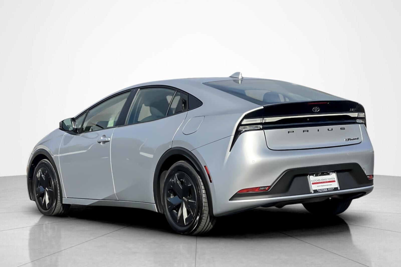 2024 Toyota Prius Prime SE photo 3