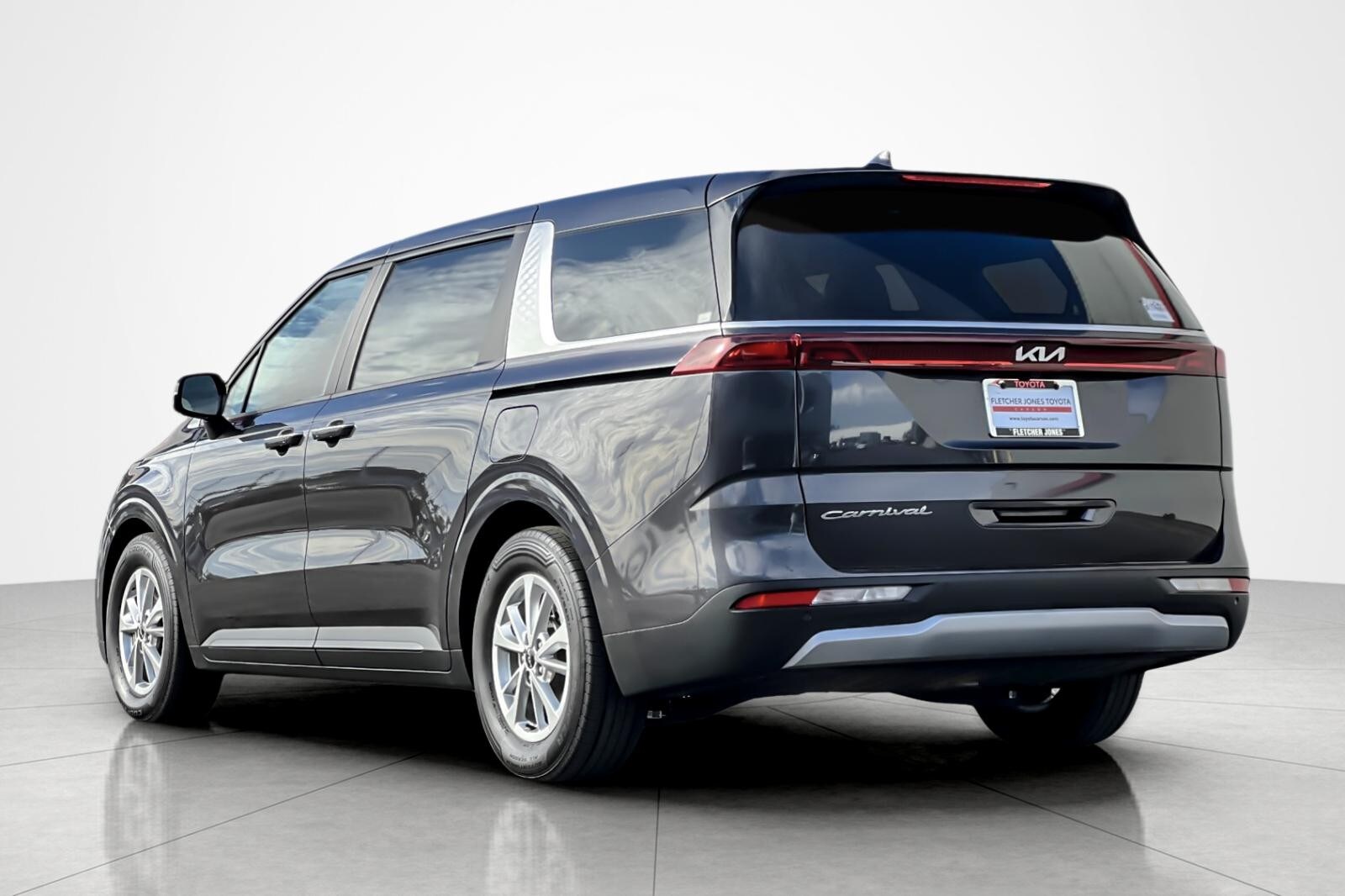 2022 Kia Carnival LX photo 3