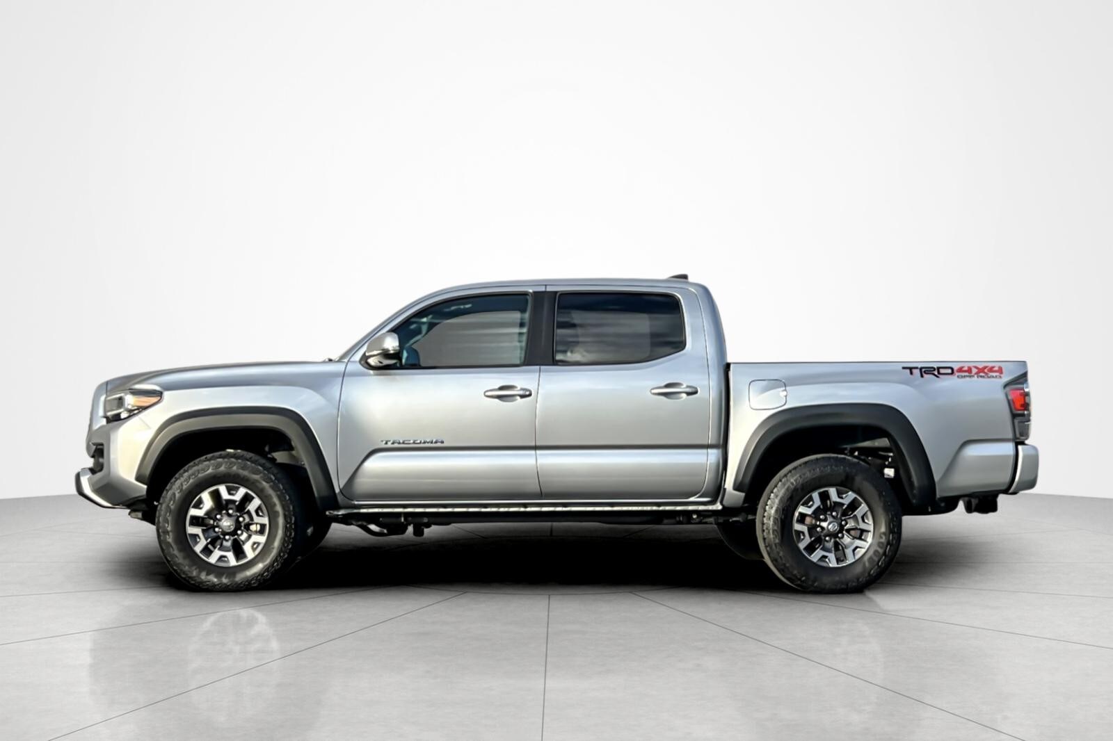 2022 Toyota Tacoma TRD photo 2