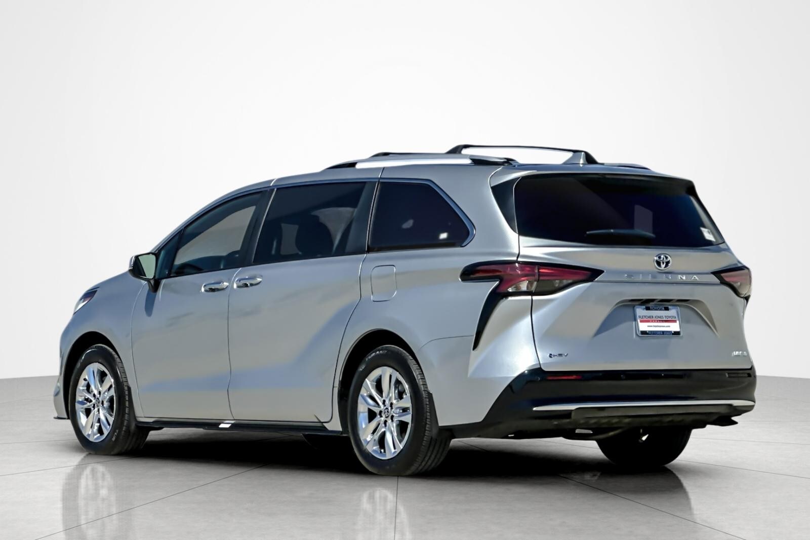 2025 Toyota Sienna Limited photo 3