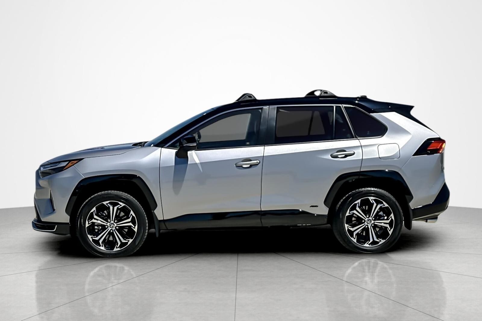 2025 Toyota RAV4 Hybrid XSE photo 2