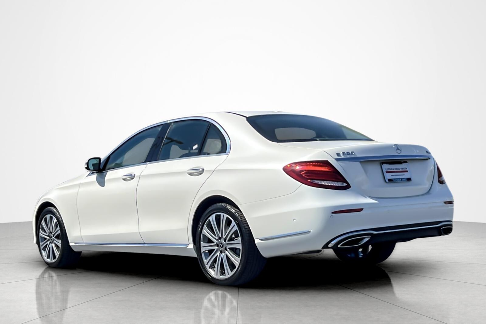 2018 Mercedes Benz E 300 photo 2