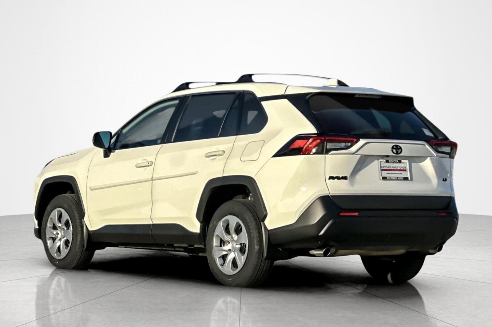 2021 Toyota RAV4 LE photo 3