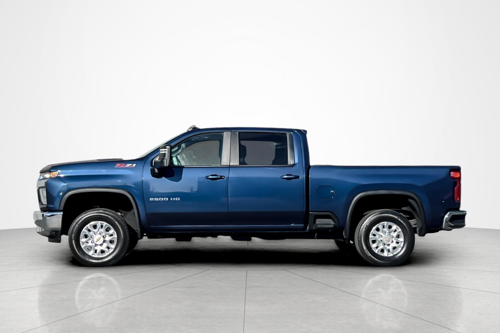 2021 Chevrolet Silverado 2500HD LT photo 2
