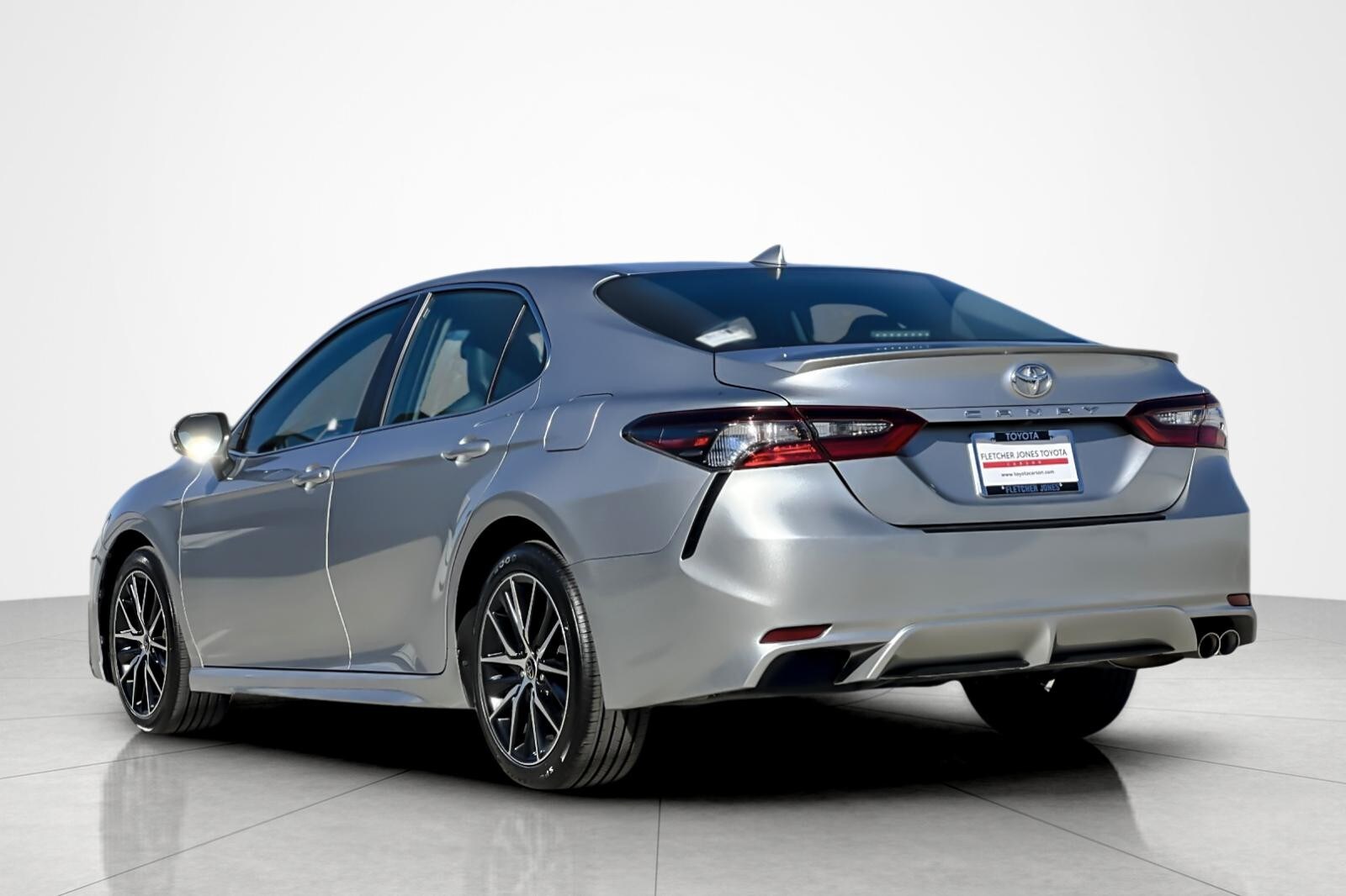 2022 Toyota Camry SE photo 3