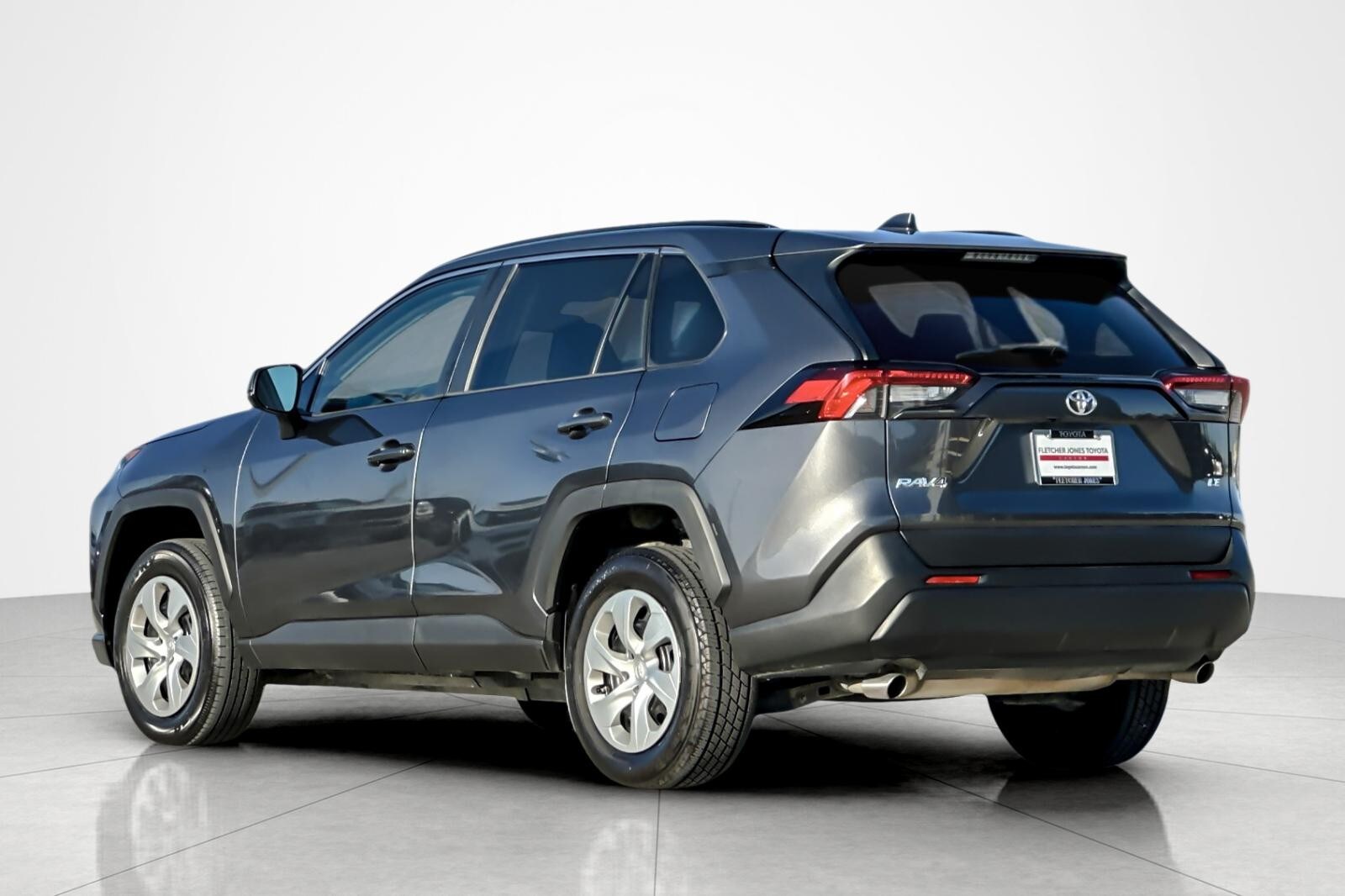 2020 Toyota RAV4 LE photo 3