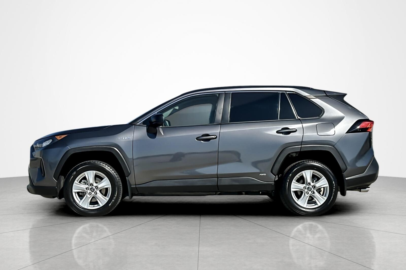 2021 Toyota RAV4 Hybrid LE photo 2
